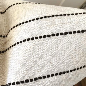 Oreillers d'extérieur Housse de coussin noir et blanc double face rayures Housse de coussin de terrasse haute performance, décor neutre image 8