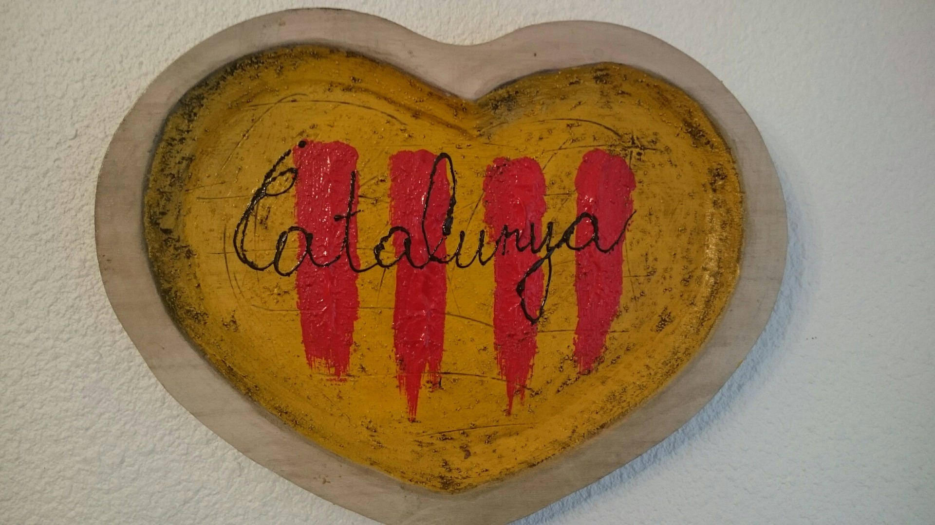 Coeur Catalan en Bois Clair, Inscription Catalunya