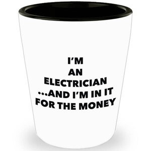 Jestem elektrykiem - kieliszek do wódki - prezenty dla elektryka - pomysł na nowatorski prezent urodzinowy