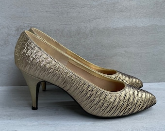 Tacones de lamé dorados vintage de los años 50 y 60 / Glamour del viejo Hollywood / Talla 6.5 de EE. UU.