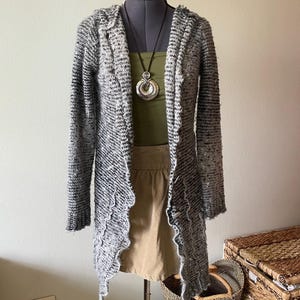 Cárdigan largo gris estilo hada boho caprichoso de BCBG vintage de los años 2000 imagen 1