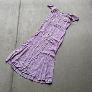 Vestido largo vintage Y2K de los años 00 con bordados florales en color morado, talla M