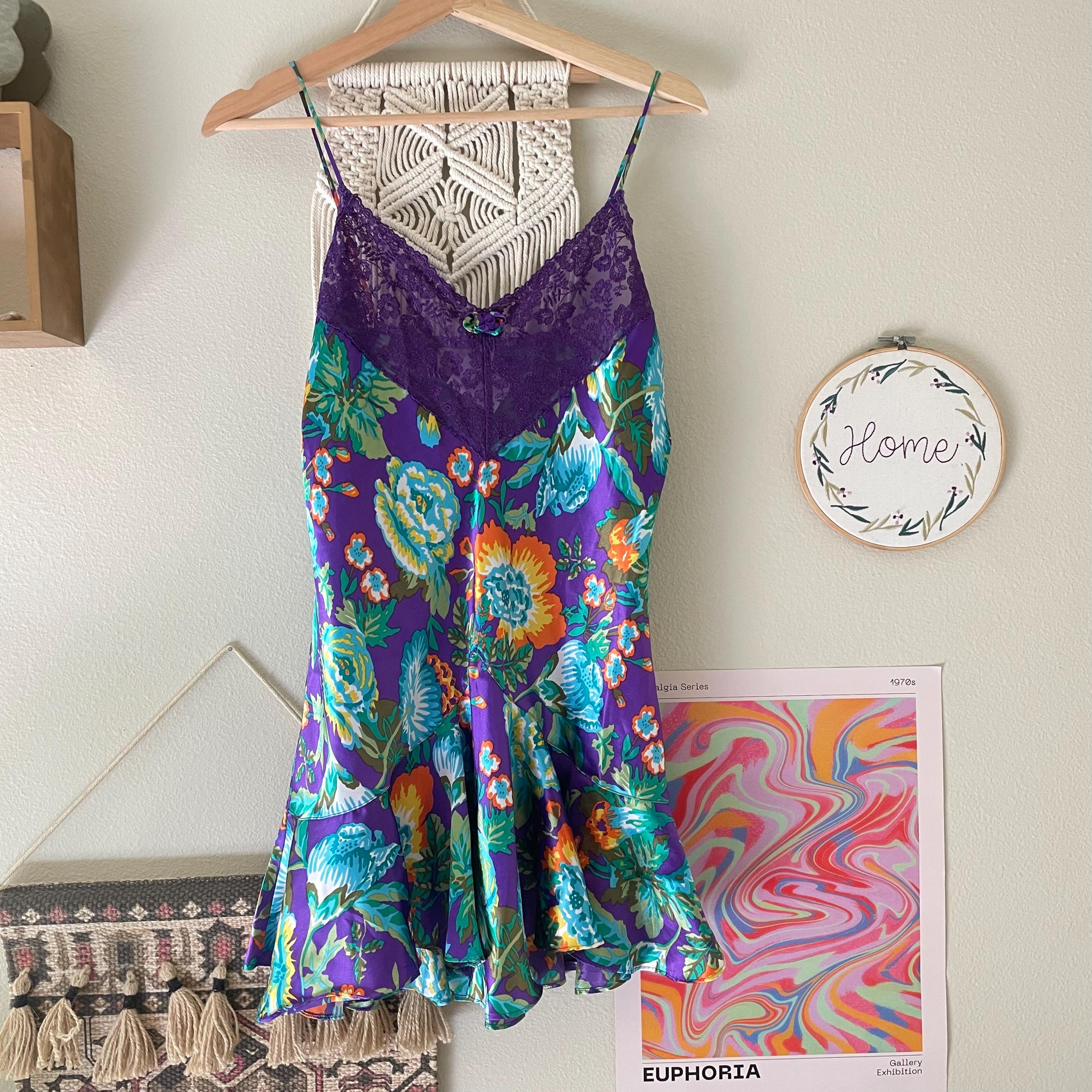 Victoria's Secret Gold Label Vintage 80s/90s Purple Floral Slip