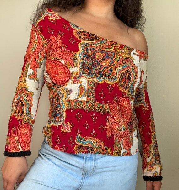 Textured Red Paisley Textured Crinkle Blouse | Vin