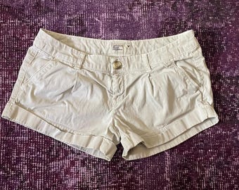 Pantalones cortos caqui de tiro bajo estilo Y2K de los años 2000, marca American Eagle Twee / talla 2