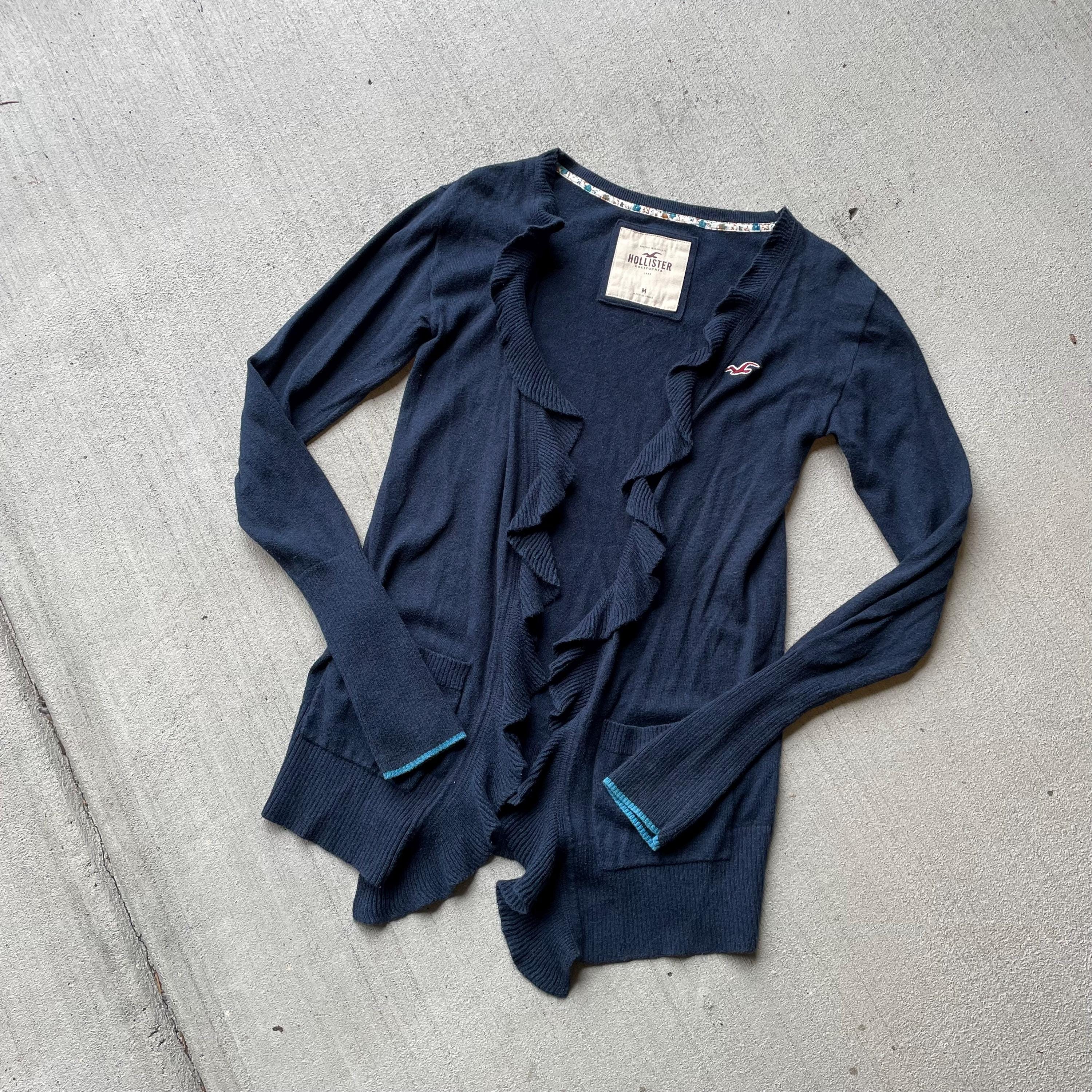 Y2k Hollister Dunkelblaue Strickjacke mit Rüschen Größe S/M