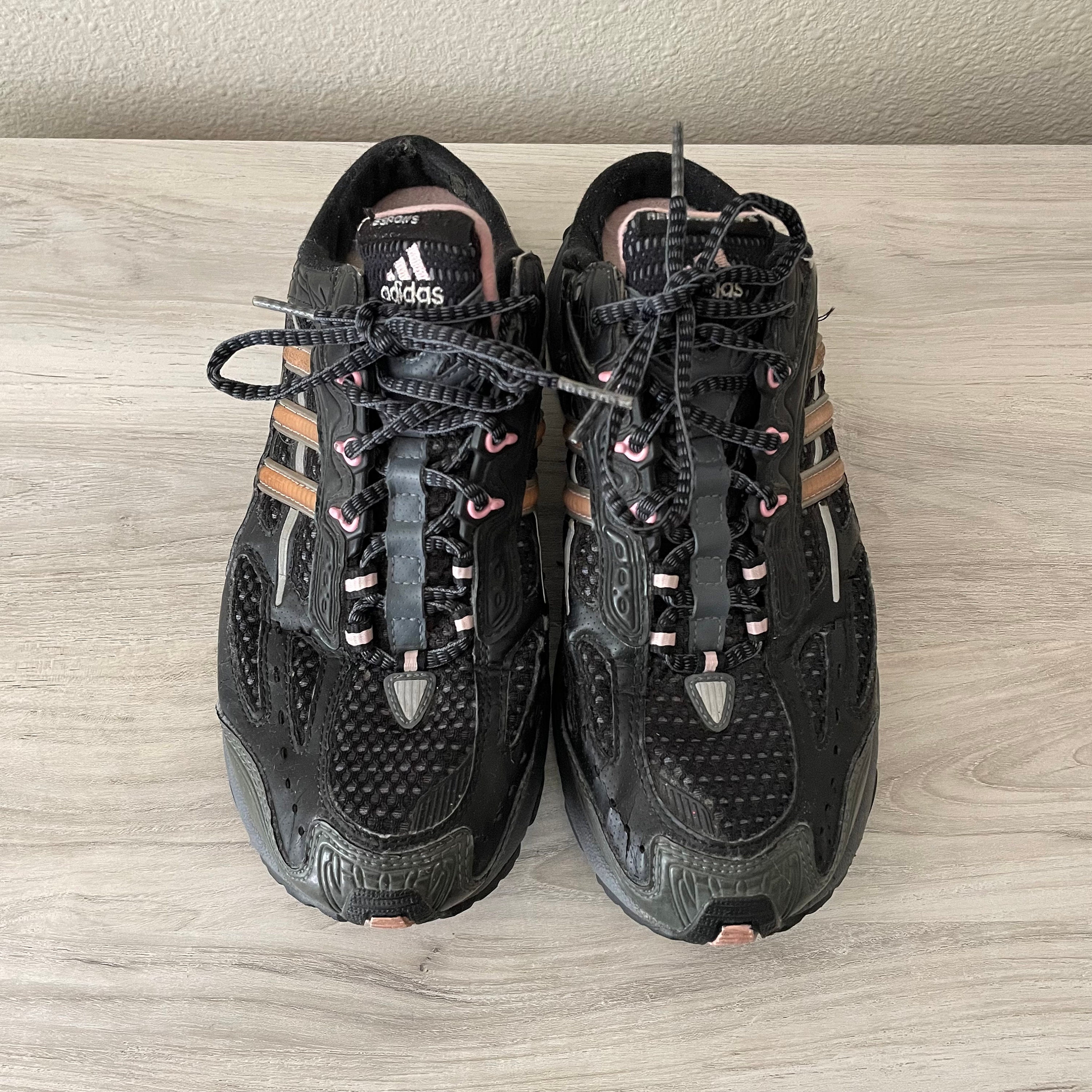 00s old adidas レザー調 ブラックセットアップ上下 B系Y2K 00s old adidas Lサイズ ブラックジャージトラックセットアップ