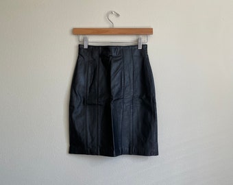 Vintage 80s / 90s black leather high rise pencil skirt | size xs