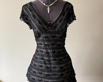 Top de encaje negro con cuello en V, estilo Y2K, años 2000, estilo it girl, estilo grunge, gótico, talla L