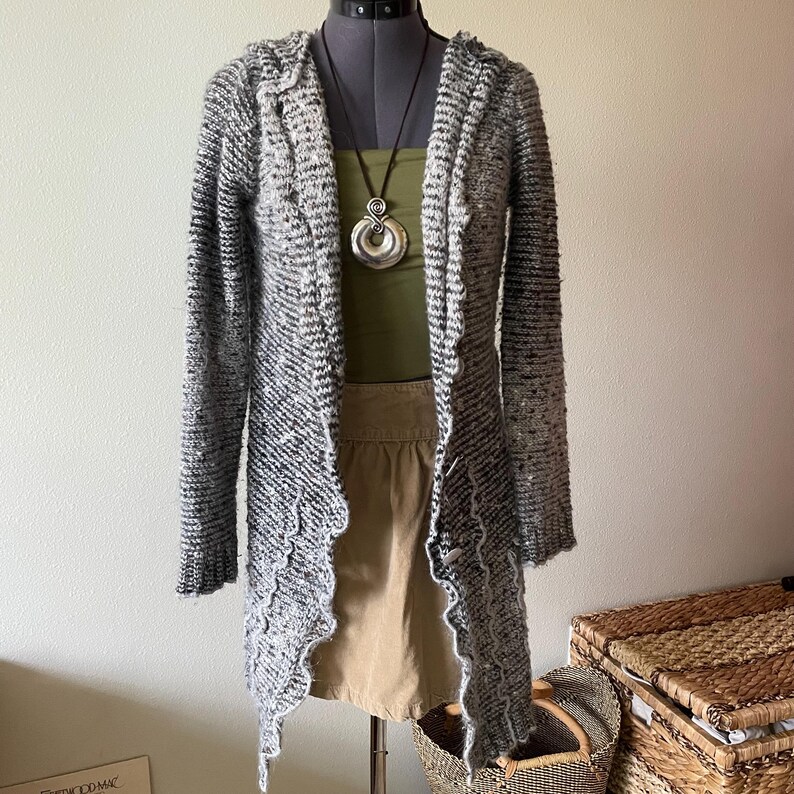 Cárdigan largo gris estilo hada boho caprichoso de BCBG vintage de los años 2000 imagen 1