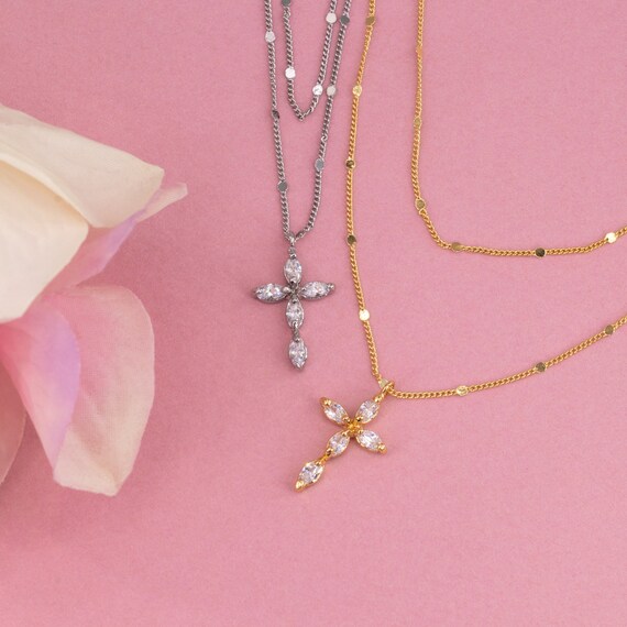 Flower Classic Gigi Baby Pink diamond necklace, Rose Gold, 16.5