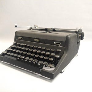 1948 Royal Quiet DeLuxe Typewriter