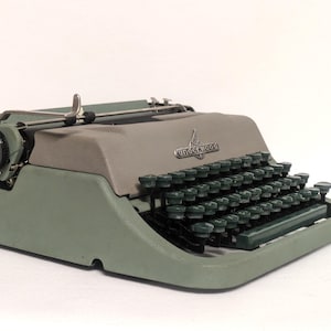 Mid-Century Underwood Typewriter - Vintage Jewell Typewriter