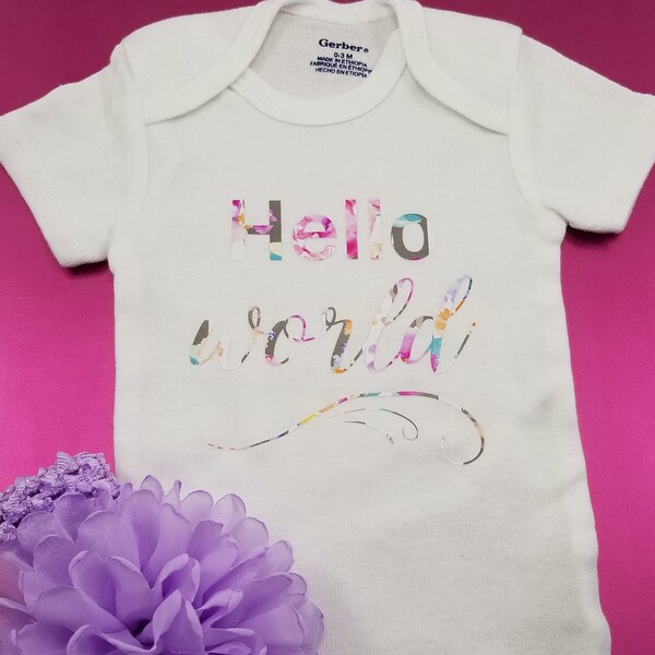Baby Bodysuit For Announcement; Hello World Bodysuit; Baby Gift; New Baby; Baby Shower; Going Home Bodysuit; Baby Girl; Floral Design; Baby