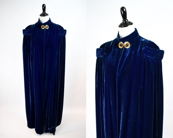1930s Blue Silk Velvet Brass Clasp Cloak // Vintag