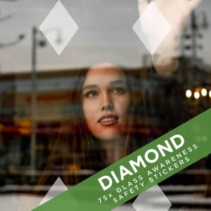 Adesivos de conscientização sobre vidros com diamante | Segurança em vidros para residências e empresas. Adesivos de segurança em vinil fosco para janelas. Segurança em portas de vidro