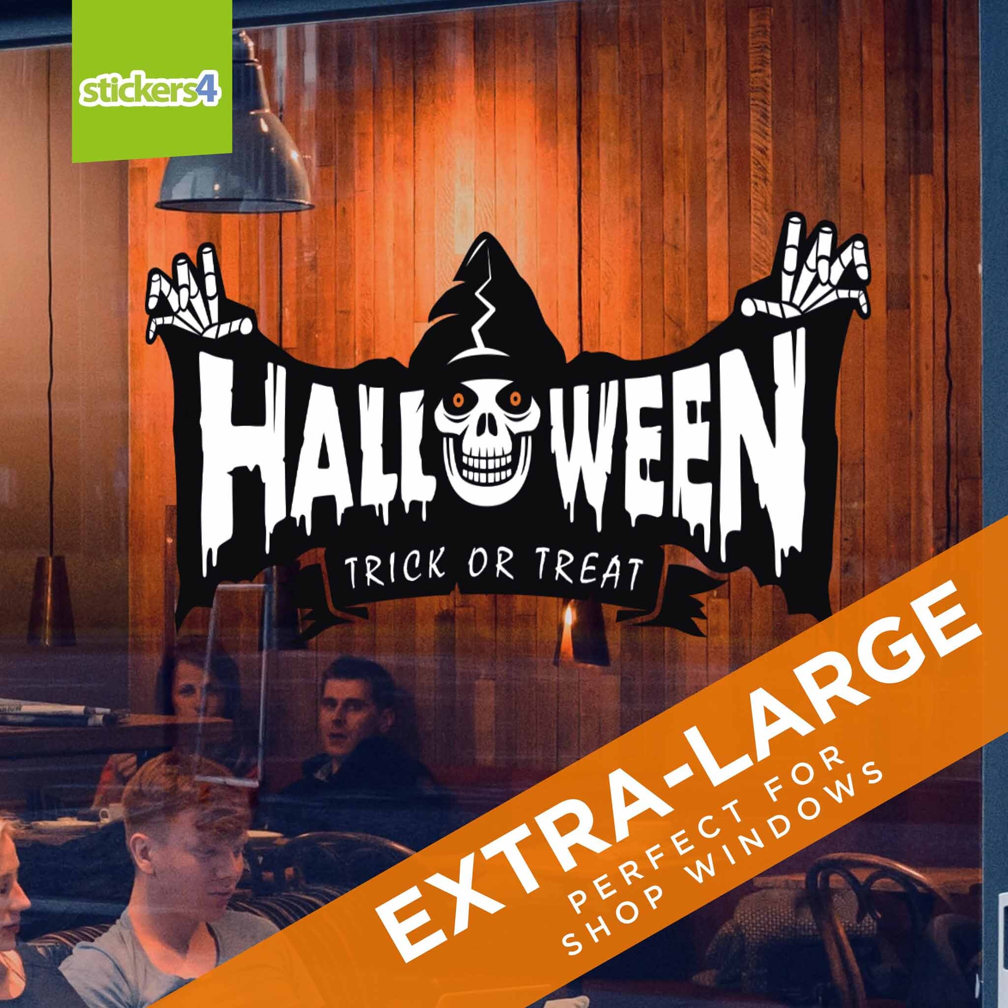 Une Cour Décorée Pour Halloween Avec Des Squelettes Et Des Toiles D