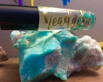 Rollerball de óleo essencial para dor de cabeça com cristais de ametista e amazonita