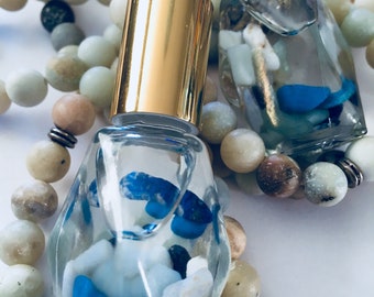 Calming/ Balance Rollerball with a blend of calming crystals; lapis lazuli, blue lace agate, sodalite, howlite and aventurine!