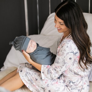 Newborn and mom matching outfits top