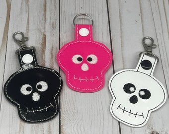 Skull Keychain, Skeleton Keychain, Halloween Keychain, Skull Bag Tag, Halloween Gift, Skull Tag, Halloween Tag, Skull Snaptab, Skeleton Head