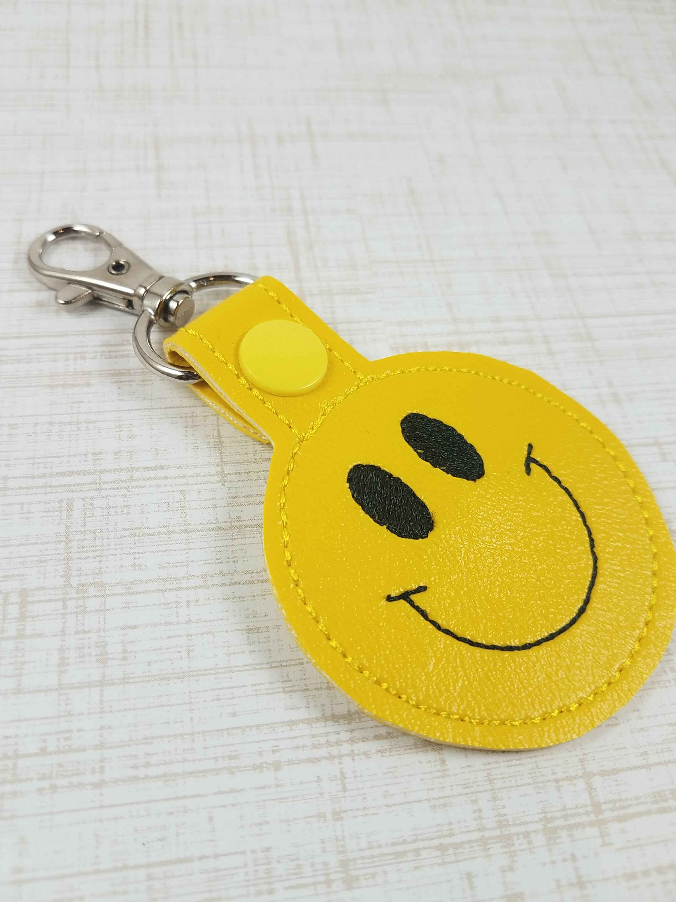 Happy Face Key Chain Happy Face Emote Smiley Face Keychain Etsy