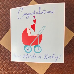 Tarjeta de celebración por la llegada de un bebé con el lema "¡Felicitaciones! ¡Tuviste un bebé!"