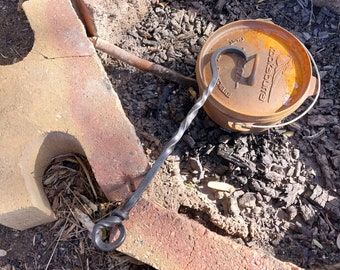 Lève-couvercle de four de camp forgé à la main