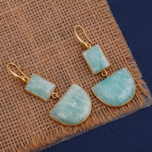 Orecchini a gancio con pietra preziosa amazzonite fatti a mano - Orecchini pendenti doppi unici - Affascinanti orecchini a gancio a forma di cuscino placcati in oro