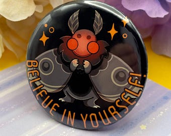 Épinglette de l'homme aux papillons | Mothman croit en vous badges publicitaires ! | Cryptid mignon badges publicitaires | 2.25 Pinback