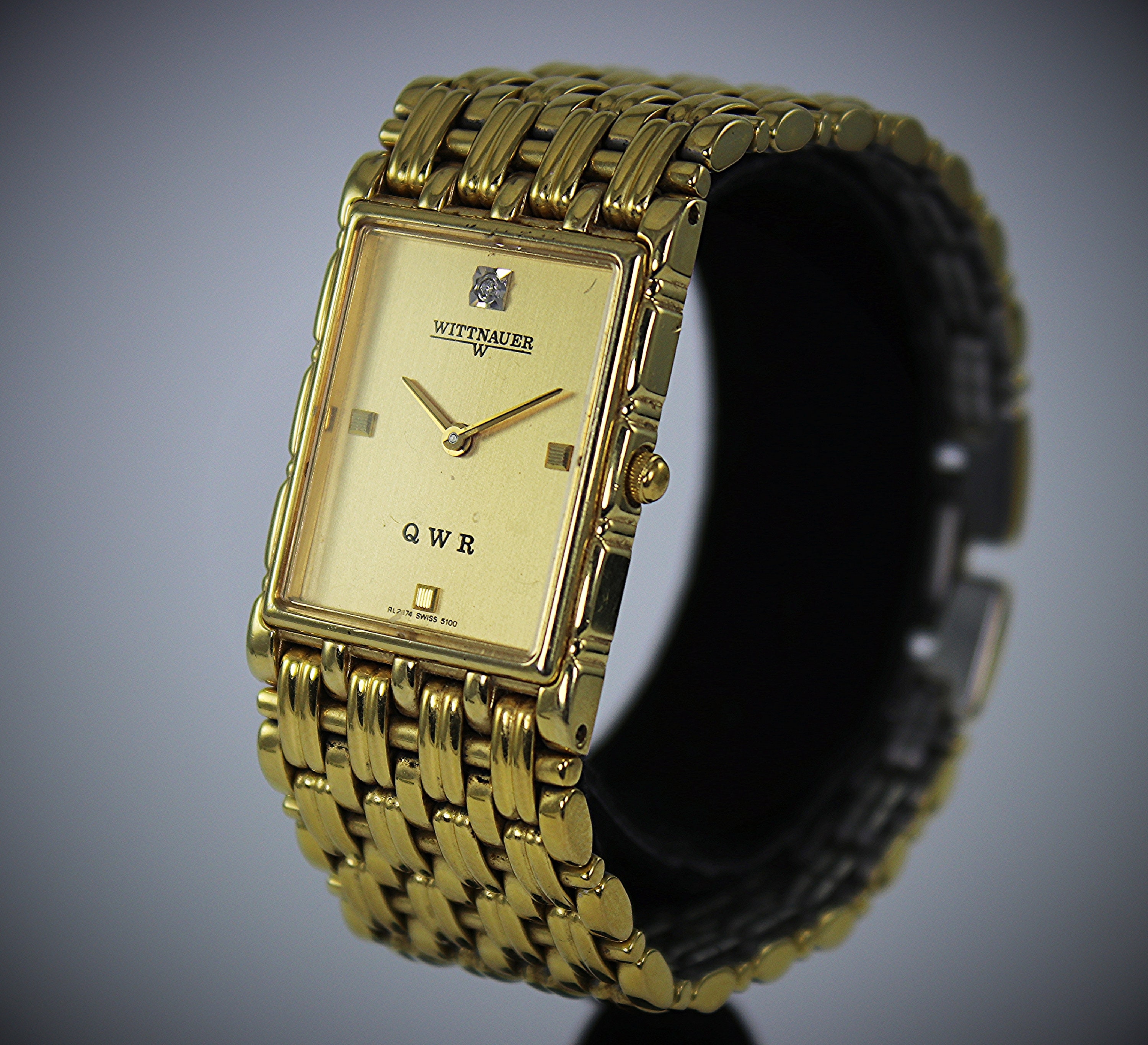Wittnauer qwr watch value hotsell