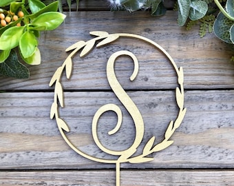 Personalized Initial Wreath Cake Topper - Rustic Wood Wedding Monogram