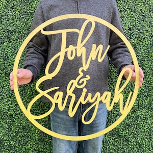 Custom Circle Name Sign - Gold Wedding Backdrop Decor - Anniversary Gift For Parents