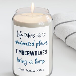 Bougie personnalisée des Timberwolves du Minnesota, nom personnalisé, la vie nous emmène à, cadeau pour les fans des Timberwolves, bougie Game Day, bougie citation 13,75 oz