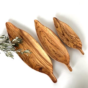 Olive Wood Serving Plates, Wooden Leaf Formed Plate, Decorative Plates, Kitchen gifts
