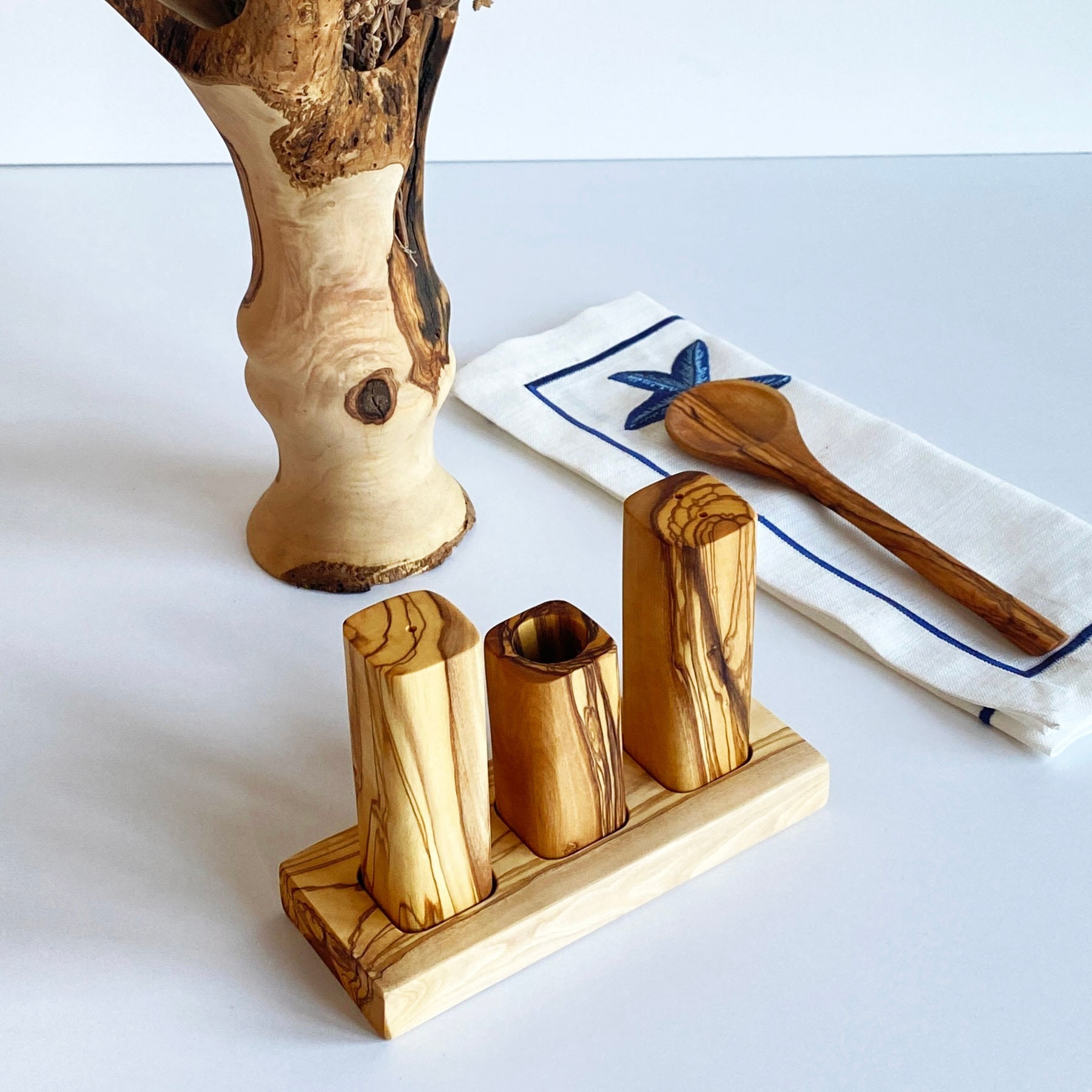 Set Da Cucina In Legno D'ulivo Fatto A Mano – Saliera, Pepiera, Portastuzzicadenti E Portatovaglioli, 4 Pezzi