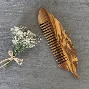 Pettine in legno d&#39;ulivo personalizzato, pettine di bellezza in legno fatto a mano, spazzola per capelli autentica, pettine con denti in legno naturale, regalo per la mamma