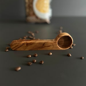 Personalized Olive wood Coffee Scoup / Bag Clip and Scoop / Gift For Coffee Lover / Coffee Scoop and Bag Sealer