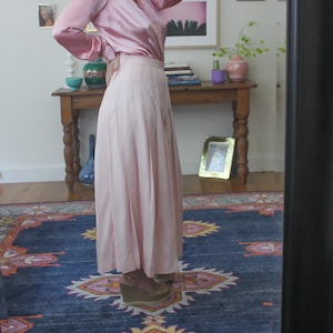 Vintage Pink Pleated Skirt / Vintage Midi Skirt / Vintage Pleated Skirt / Pink Pleated Skirt / Soft Flowy Skirt / Flowy Pleated Skirt