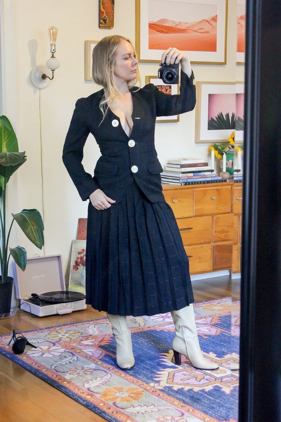 Vintage Black Pleated Skirt Suit / Black Blazer /