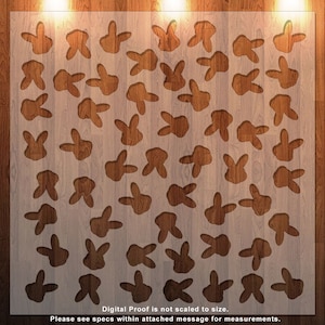 Può includere: Un pannello di legno con un motivo ripetitivo di ritagli di conigli. Il pannello è di colore marrone chiaro con una texture a venature di legno. I ritagli di conigli sono bianchi e sono disposti in uno schema a griglia.