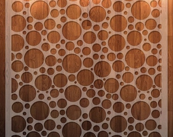 Puede incluir: Un diseño de plantilla blanca con un patrón de círculos superpuestos sobre un fondo de madera. La plantilla es para un panel de pared decorativo o un divisor de habitación.