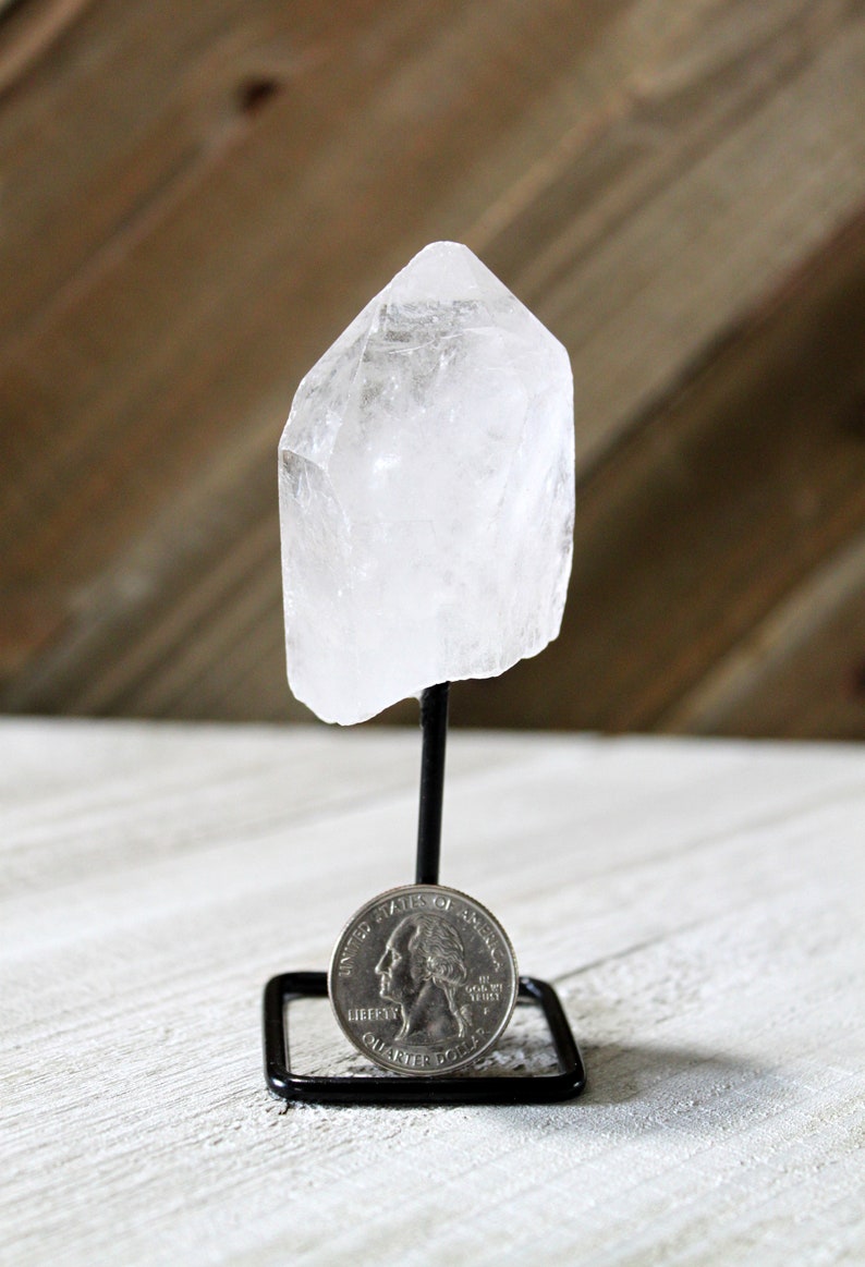 Reiki Charged Clear Quartz Point Crystal on Display Stand - Protection from Negative Energy, Amplifier, Balance Chakras - New Age Gift afbeelding 2