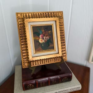 Vintage Floral Oil Painting in Gold Frame – Small Still Life Wall Art – Gold Gilded Frame with Linen Mat