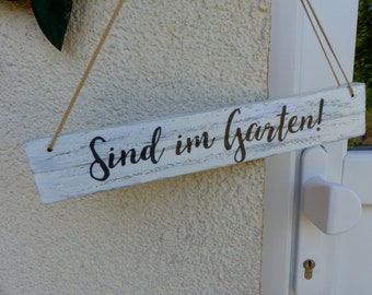 Sind im Garten - Türschild Holzschild - personalisierbar