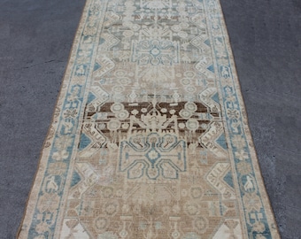 Tappeto runner Hamedan fatto a mano, vintage, decorativo marrone beige blu neutro su tutta la superficie. 3' 4'' x 15' 6'' ft. 102 x 474 cm.Spedizione gratuita.