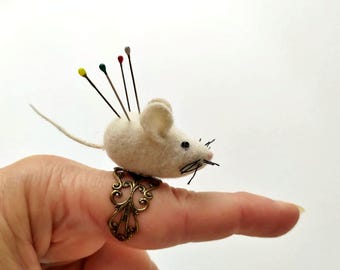 Pincushion ring wool mouse Seamstress Gift