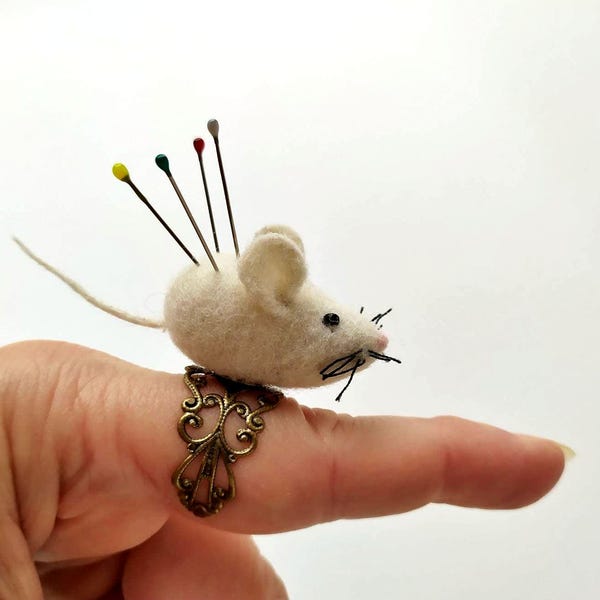Pincushion ring wool mouse Seamstress Gift