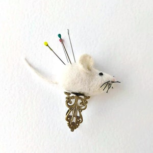 Mouse needle felted / Pincushion ring / Unique felt gift for sewing mom