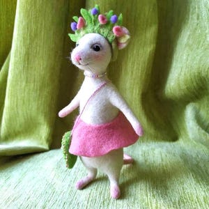 Needle felt mouse / Unique felt gift / Present for mother